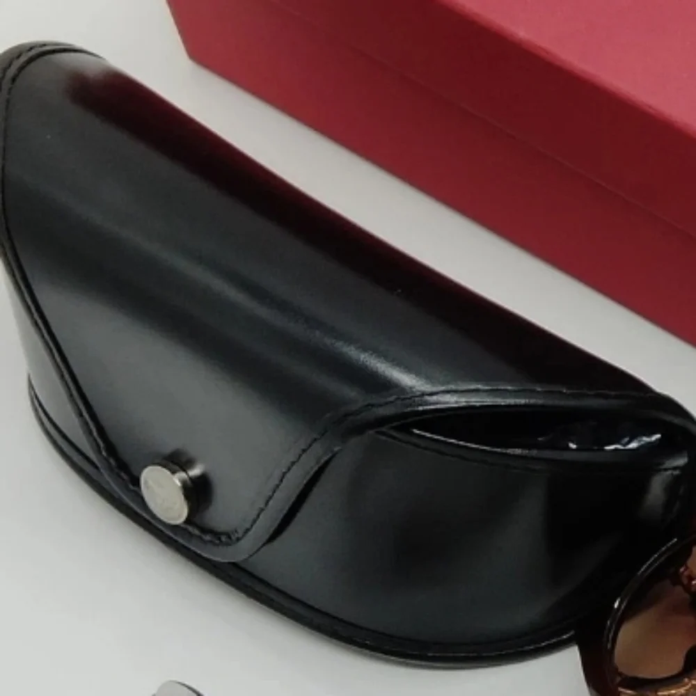 Sale🚨 Salvatore Ferragamo Sunglasses with Gold Accents - Picture 4 of 4